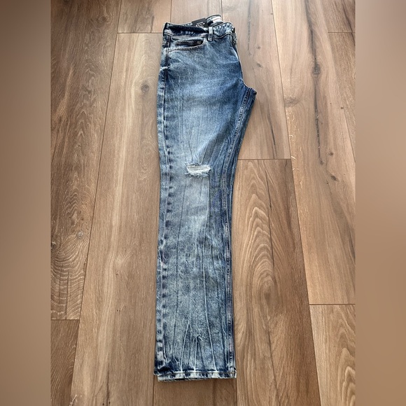 Guess Men’s Slim Taper Jeans - Picture 7 of 8